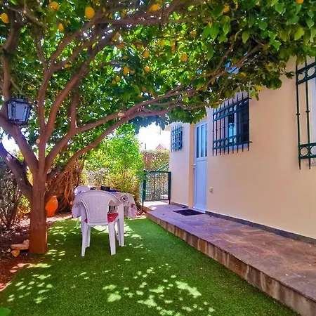 Cosy Guest House With Private Yard Saronida Buitenkant foto