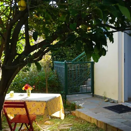 Cosy Guest House With Private Yard Saronida Buitenkant foto
