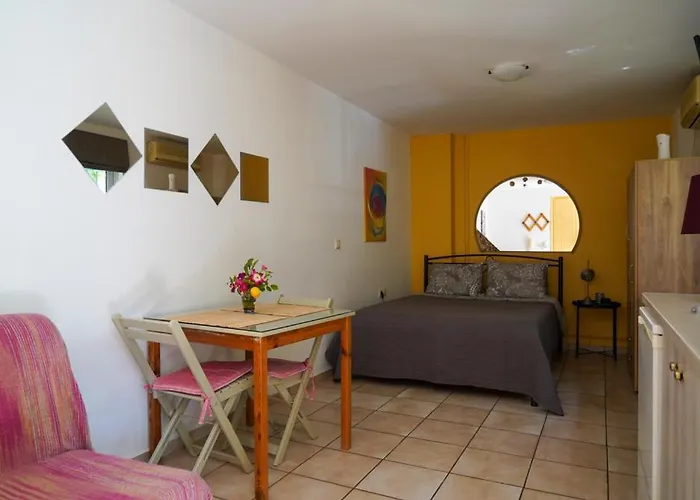 Cosy Guest House With Private Yard