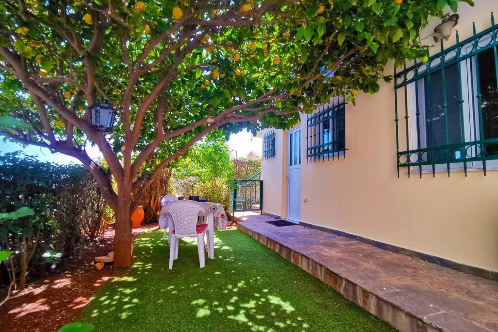 Cosy With Private Yard Saronida