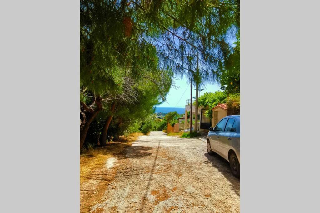 Cosy With Private Yard * Saronida