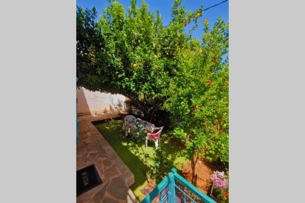 Cosy With Private Yard Saronida